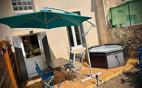 Tres Bel Appartement Avec Jardin Et Jacuzzi